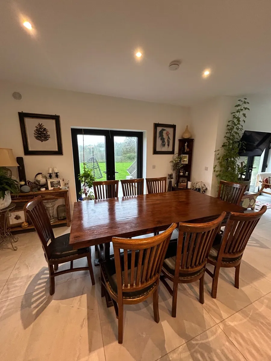 Dining table and 8 chairs - Image 1