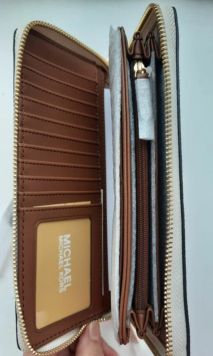 NEW Michael Kors Women's Jet Set Travel Wallet - Image 2