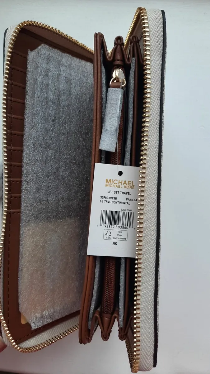 NEW Michael Kors Women's Jet Set Travel Wallet - Image 4