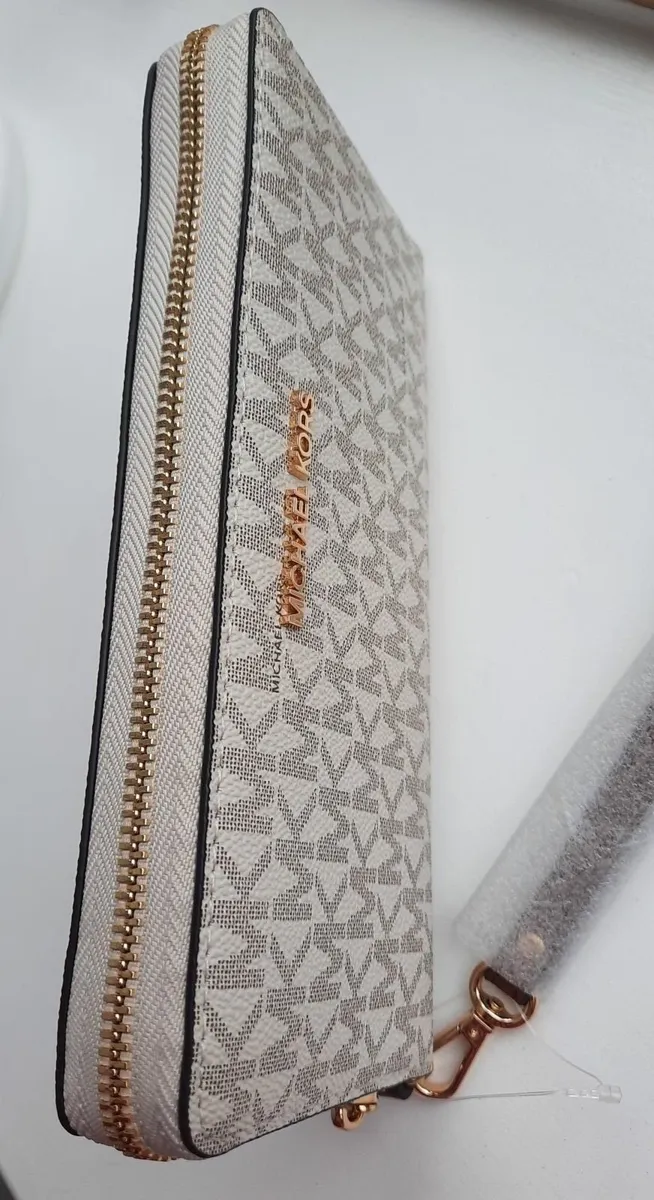 NEW Michael Kors Women's Jet Set Travel Wallet - Image 1