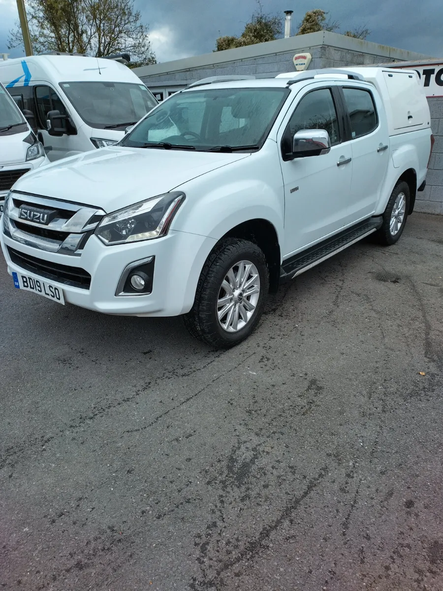 D MAX CREW CAB PICK UP 2019 - Image 4