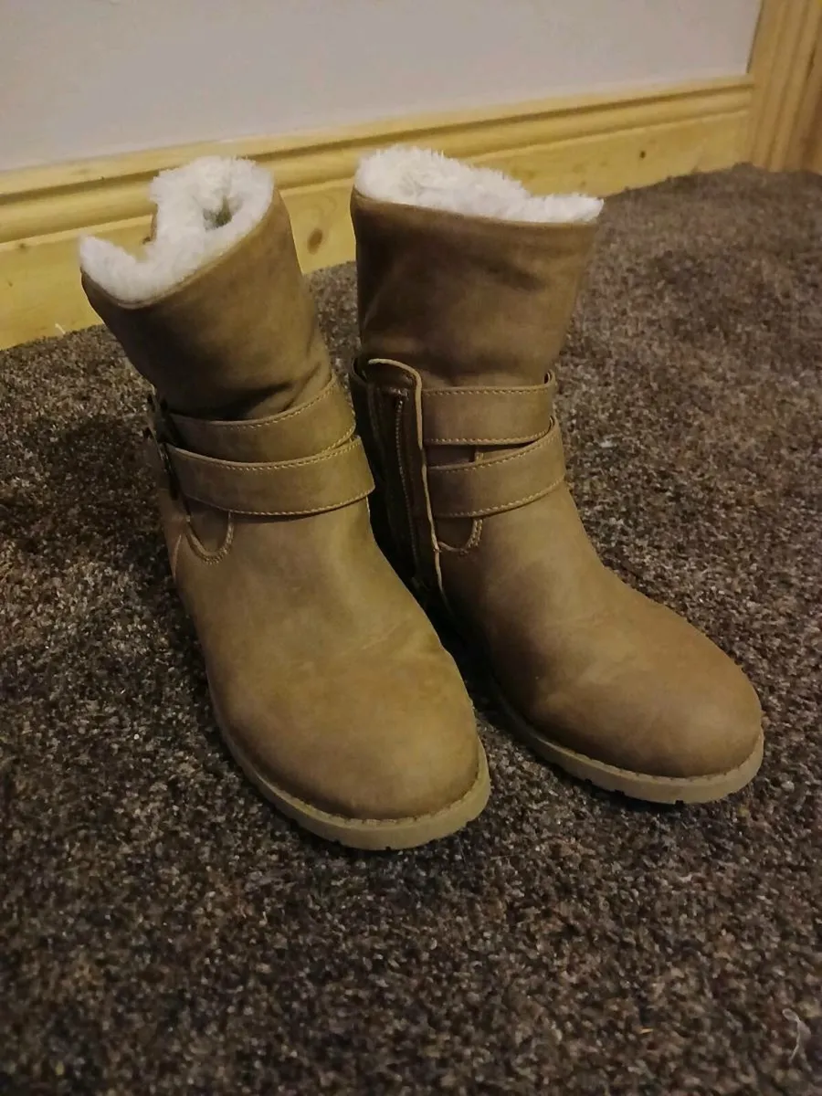 Fantastic M&S kids winter boots Size 13 - Image 2