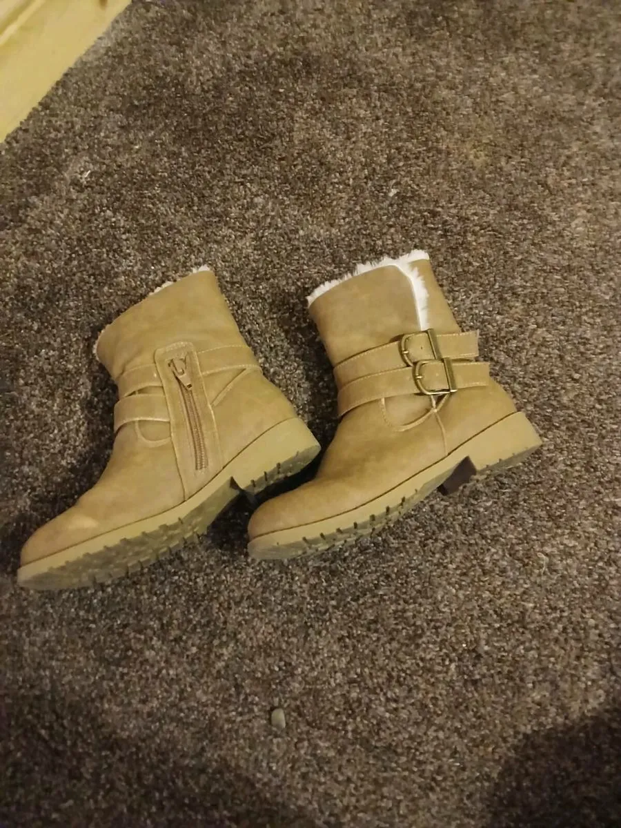 Fantastic M&S kids winter boots Size 13 - Image 3