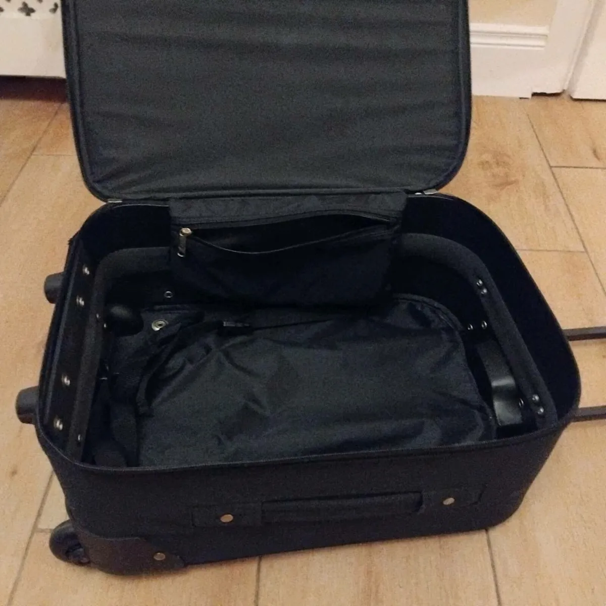 Suit case - Image 3