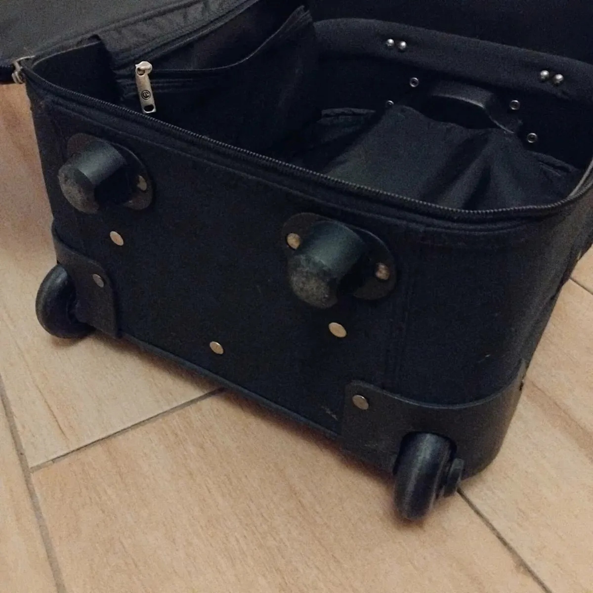 Suit case - Image 4
