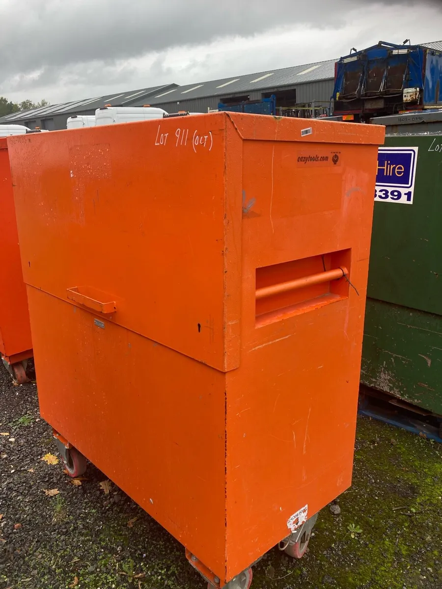 4/4/2ft Lock boxes - Image 1