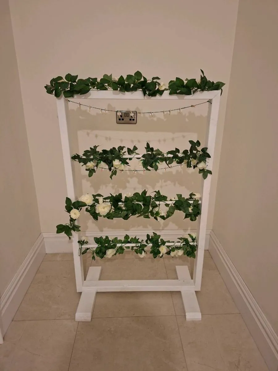 Wedding photo stand with Flowers and 18 Pew Ends - Image 1