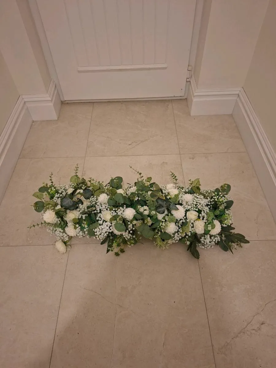 Wedding photo stand with Flowers and 18 Pew Ends - Image 3