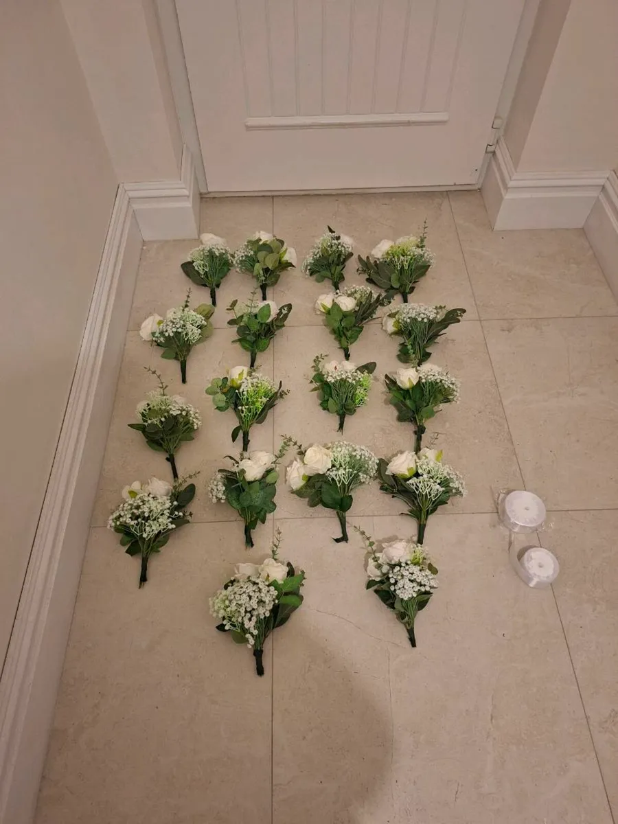 Wedding photo stand with Flowers and 18 Pew Ends - Image 4