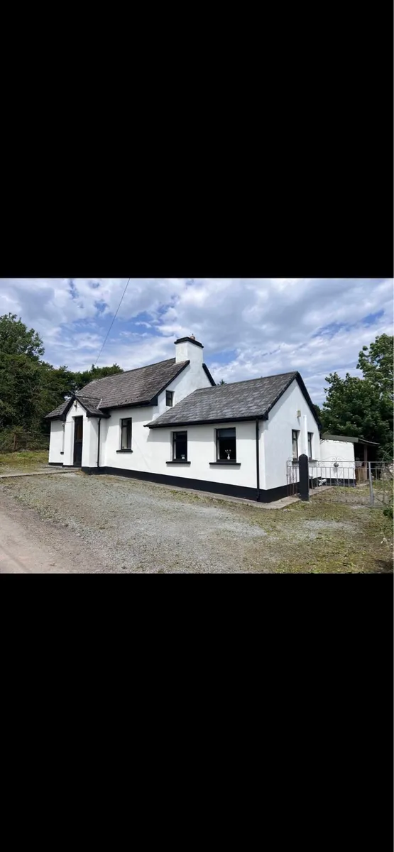 Cottage for sale - Image 1
