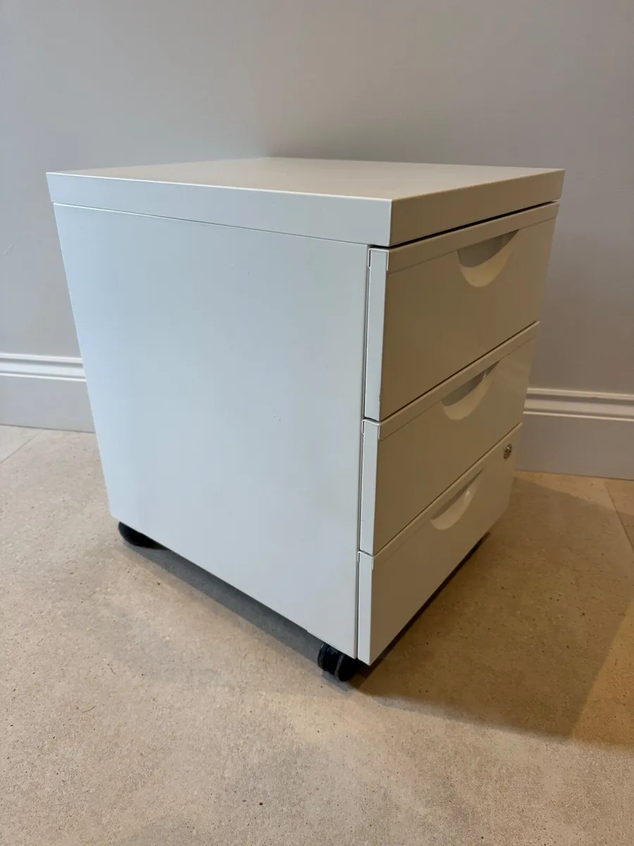 File cabinet - Image 1