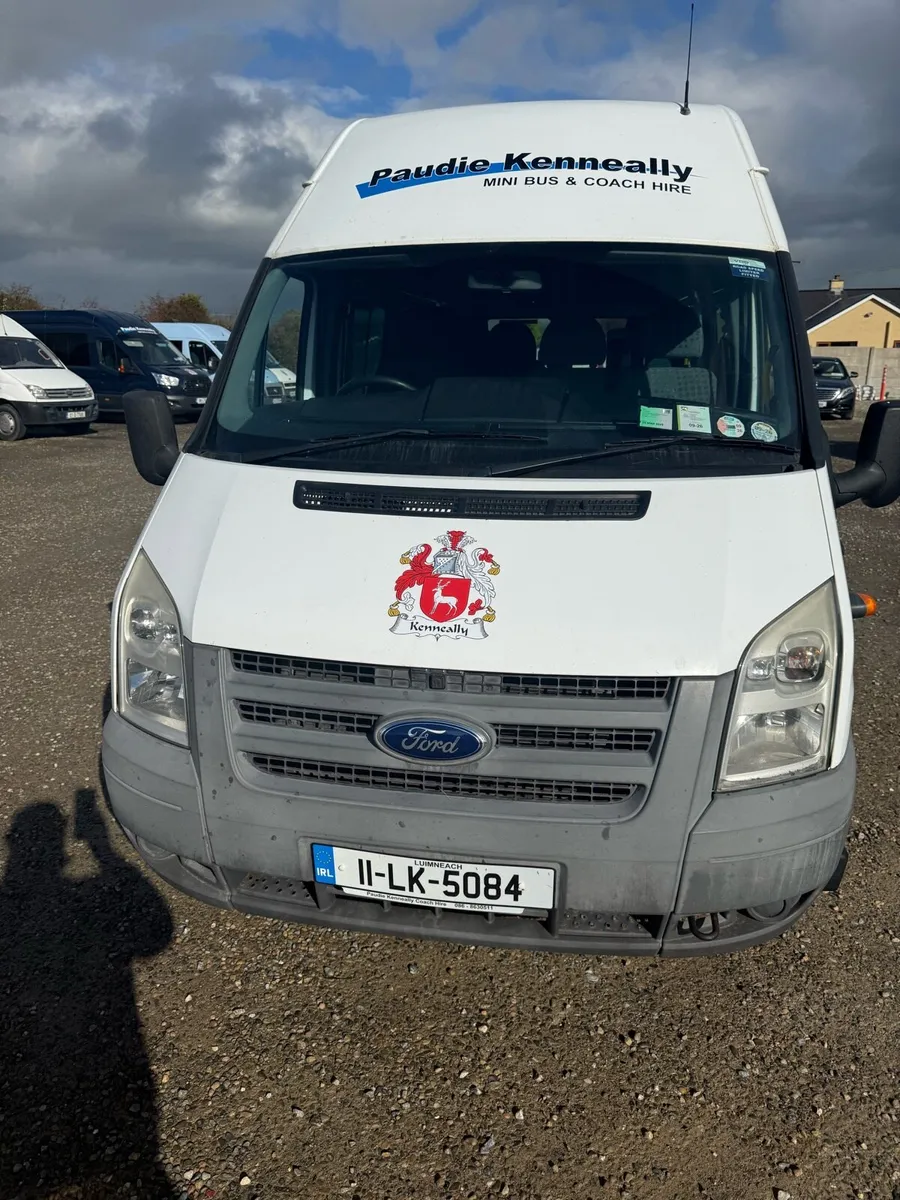 Buses & coaches - Image 1