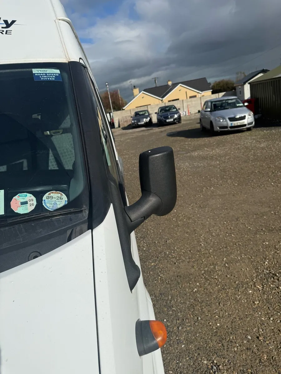 Buses & coaches - Image 2