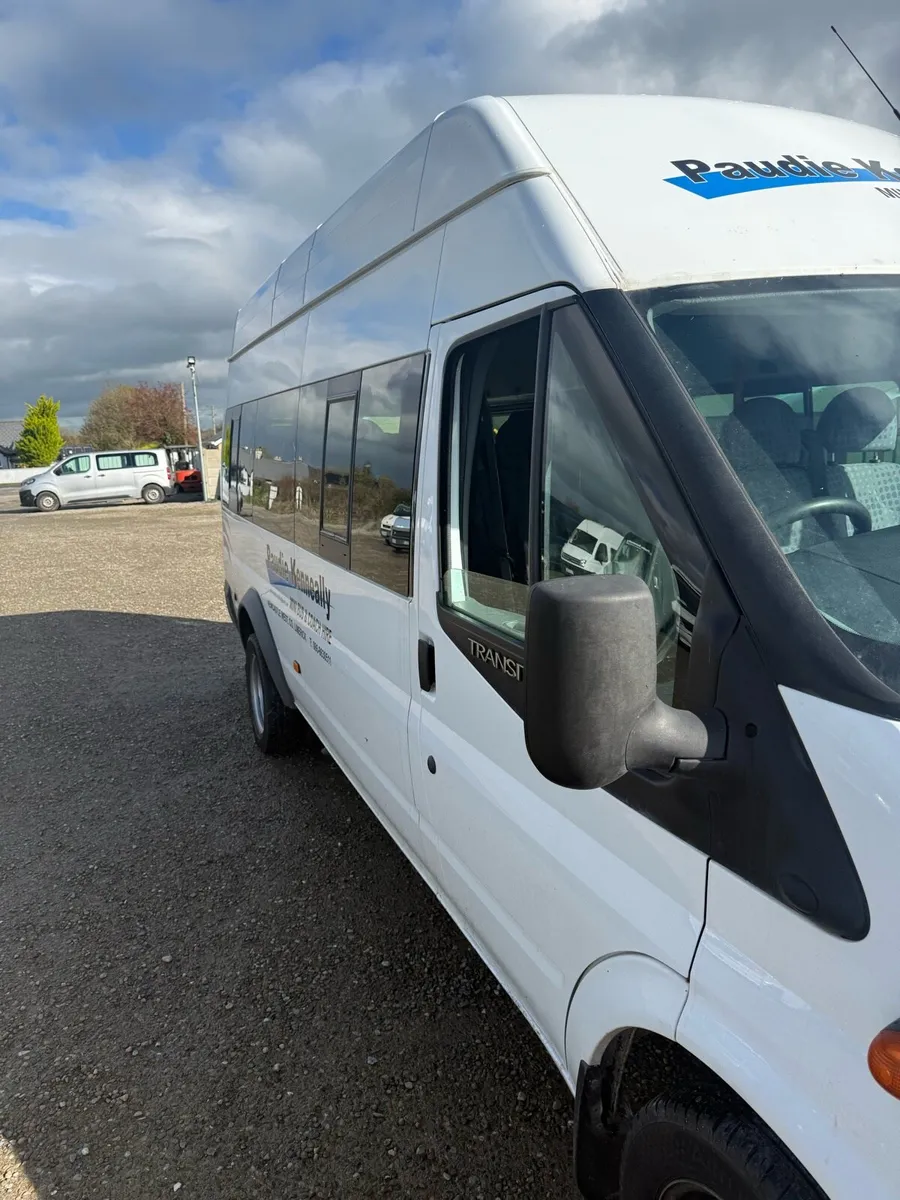 Buses & coaches - Image 4