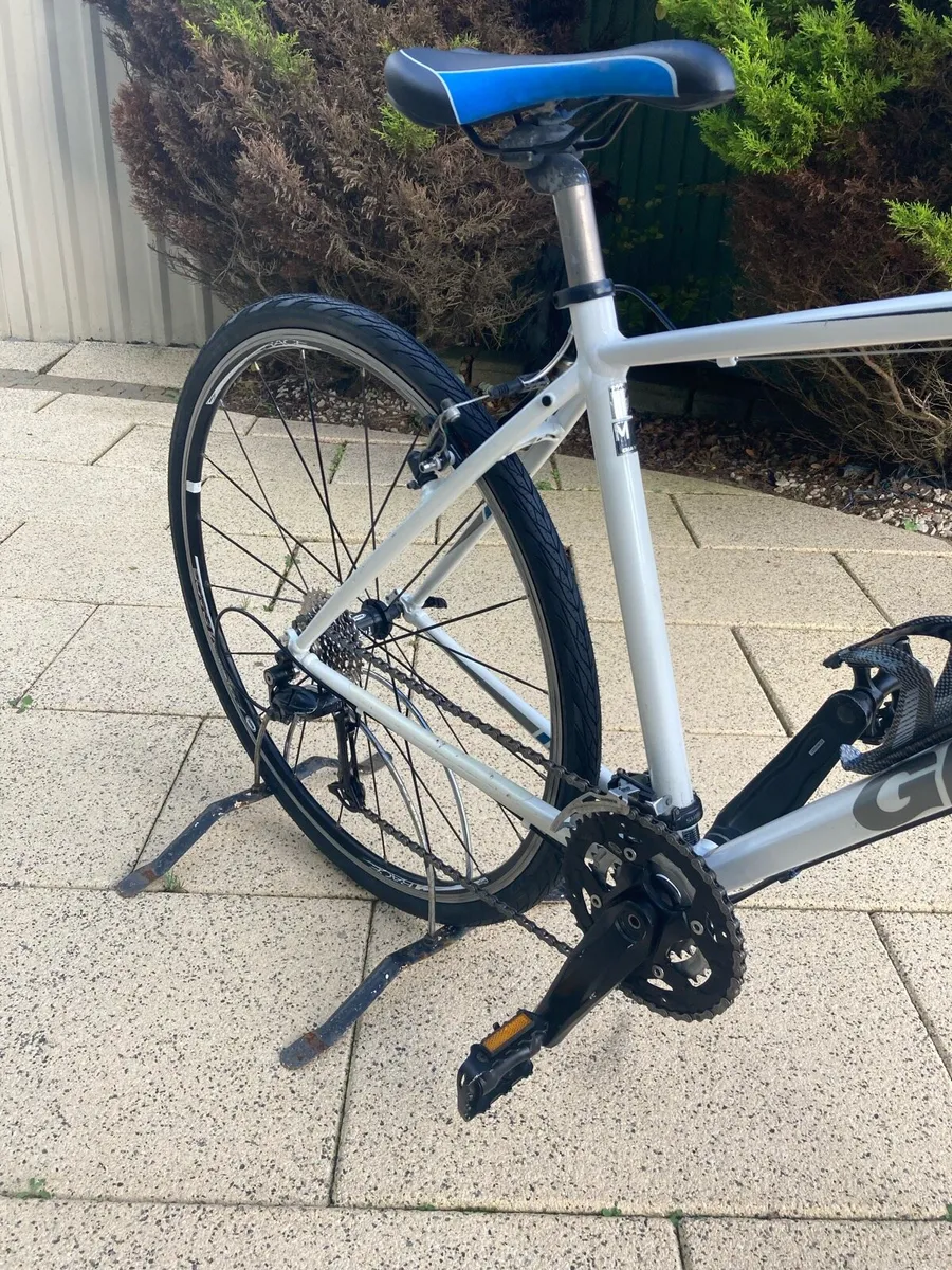 Giant escape RX2 hybrid bike - Image 3