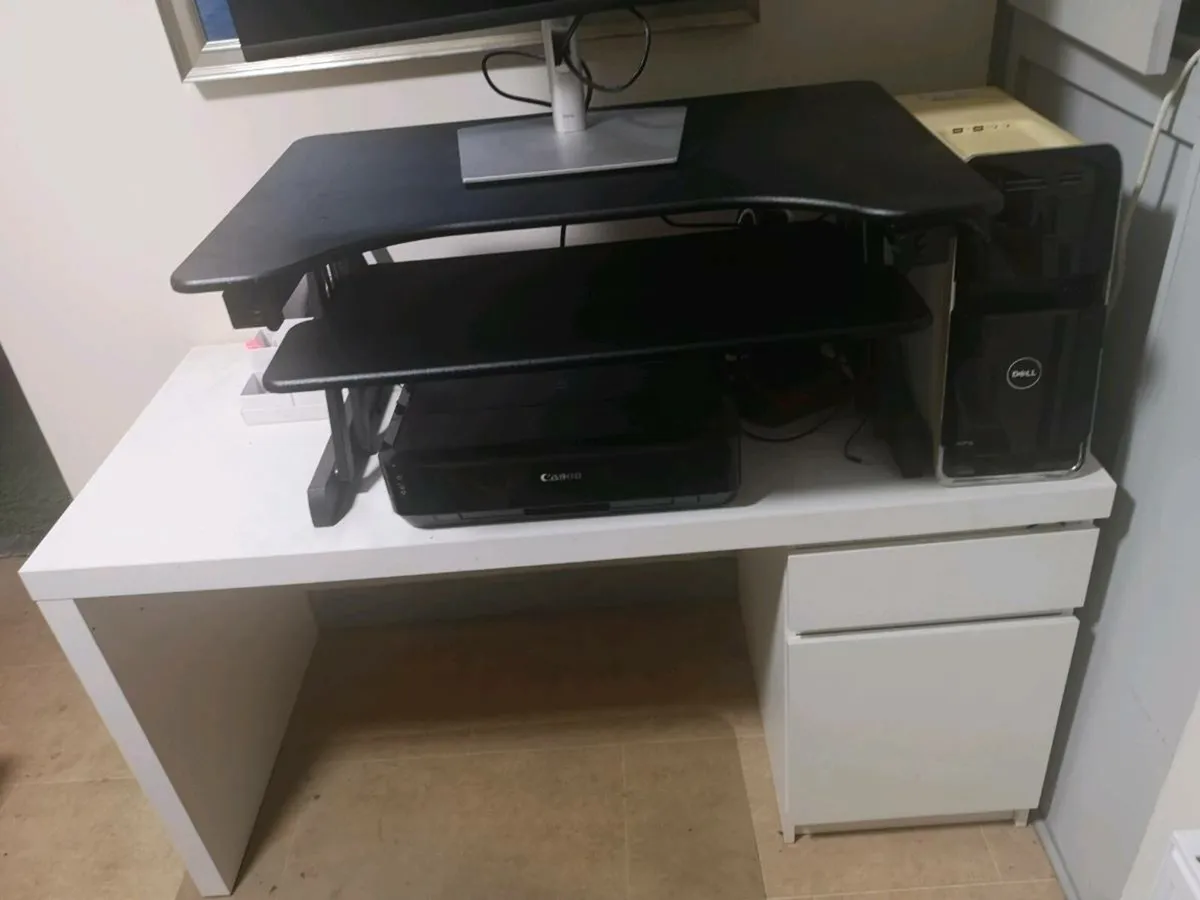 Computer desk - Image 1