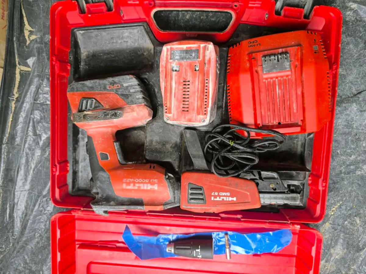 Hilti drywall screw gun
2batteries - Image 2