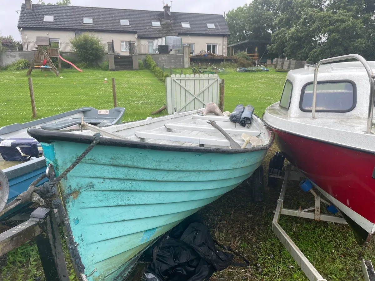 Boat  and trailer - Image 1