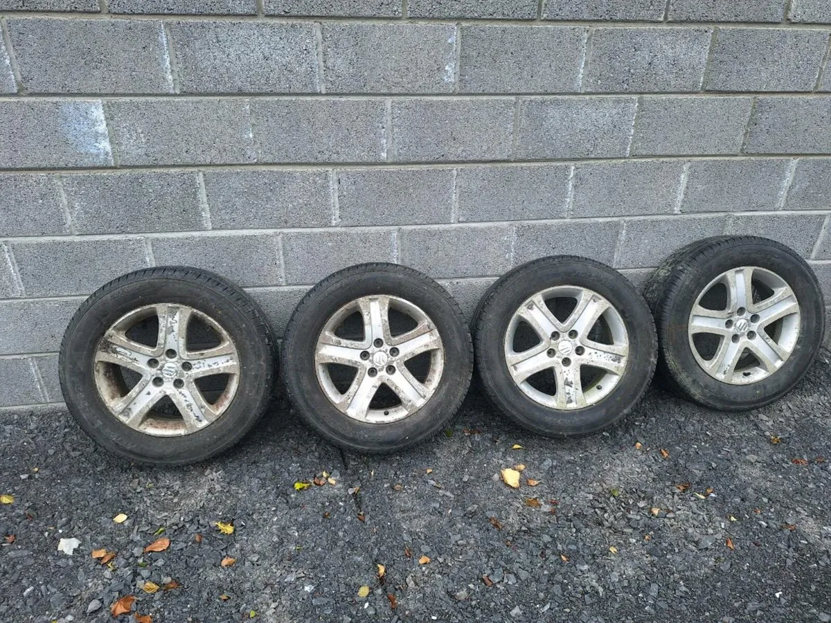 Vitara alloys 90% Tyres 225/65/17 - Image 1