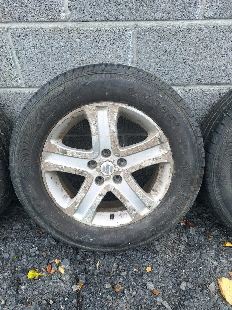 Vitara alloys 90% Tyres 225/65/17 - Image 4