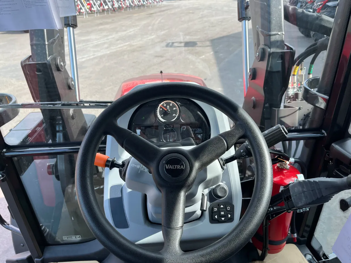 New Valtra A115 + loader - Image 3