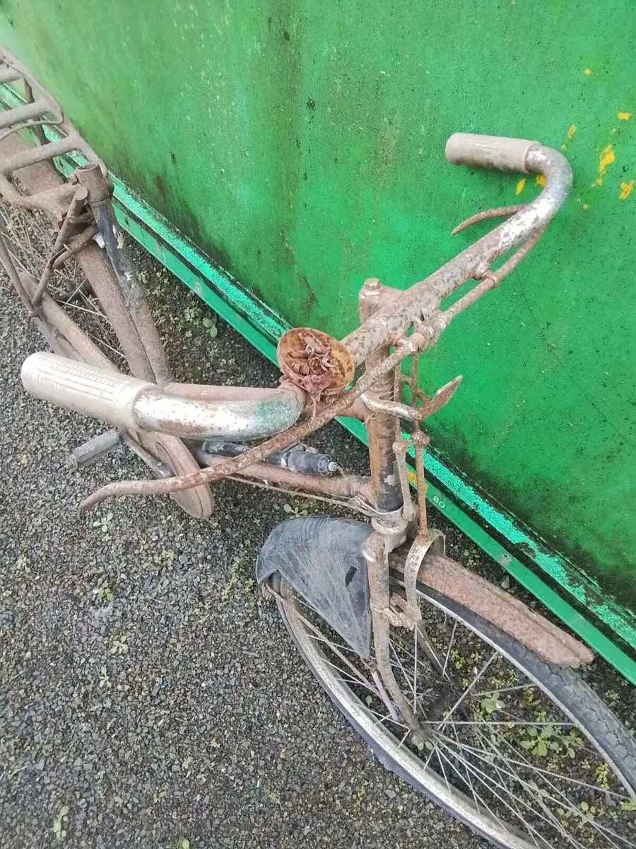 Old bicycle - Image 2