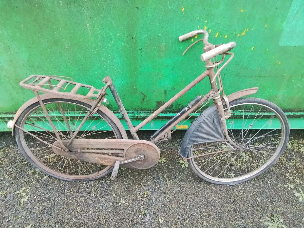 Old bicycle - Image 1