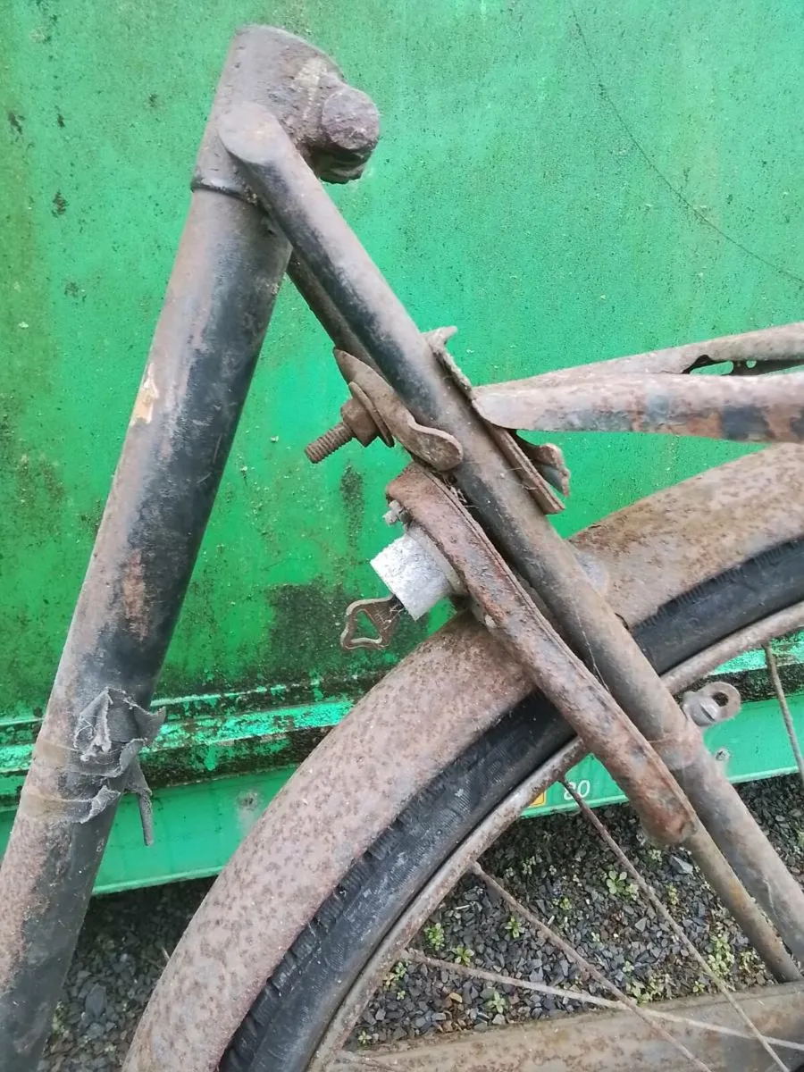 Old bicycle - Image 4