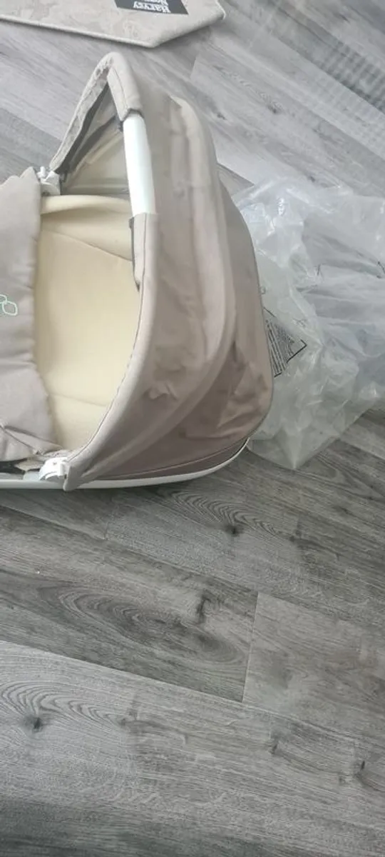 Quinny Carrycot - Image 4