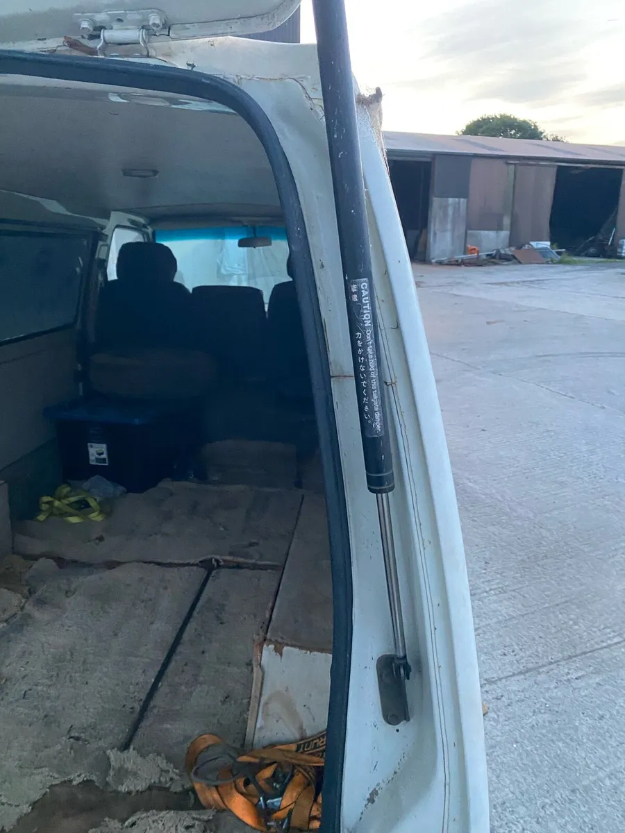 Toyota Hiace - Image 4