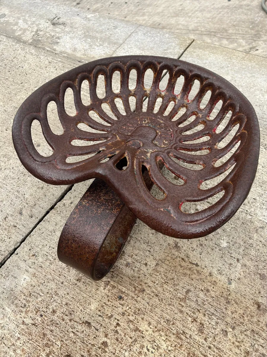 W.E & Co Vintage Seat - Image 1
