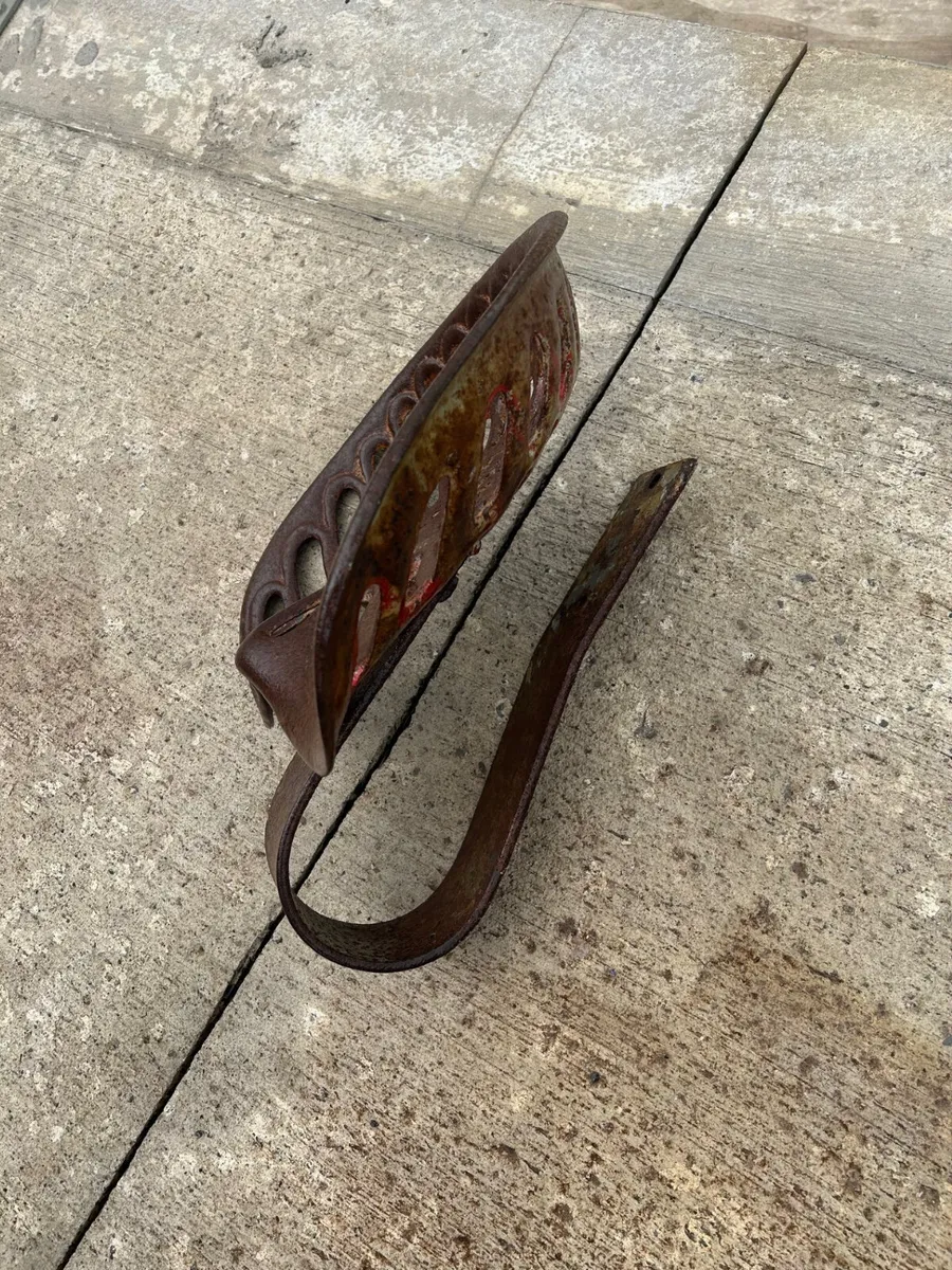 W.E & Co Vintage Seat - Image 3