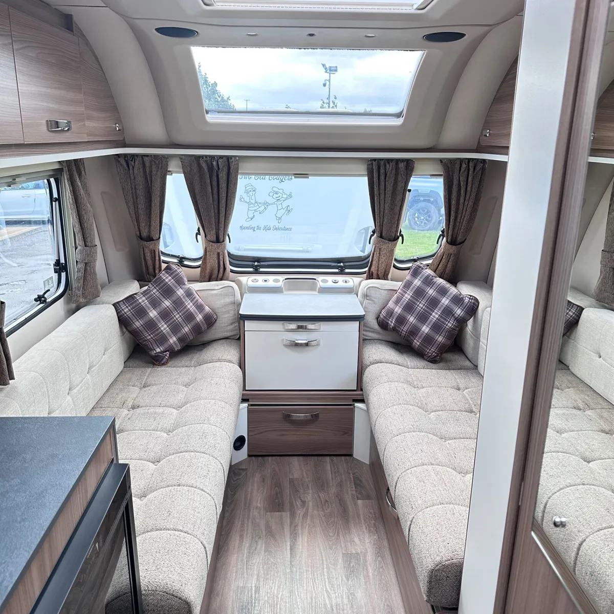 ✨STUNNING 2023 SWIFT SPRITE 6 BERTH✨ - Image 3