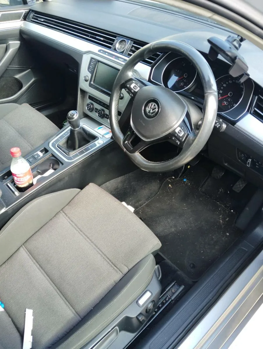 Breaking VW Passat 2017 1.6tdi dcx b8 - Image 4