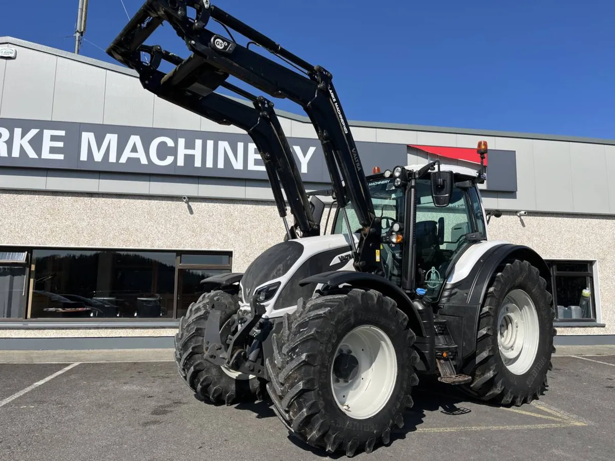 221 Valtra N174 Versu Tractor with Guidance ! - Image 2