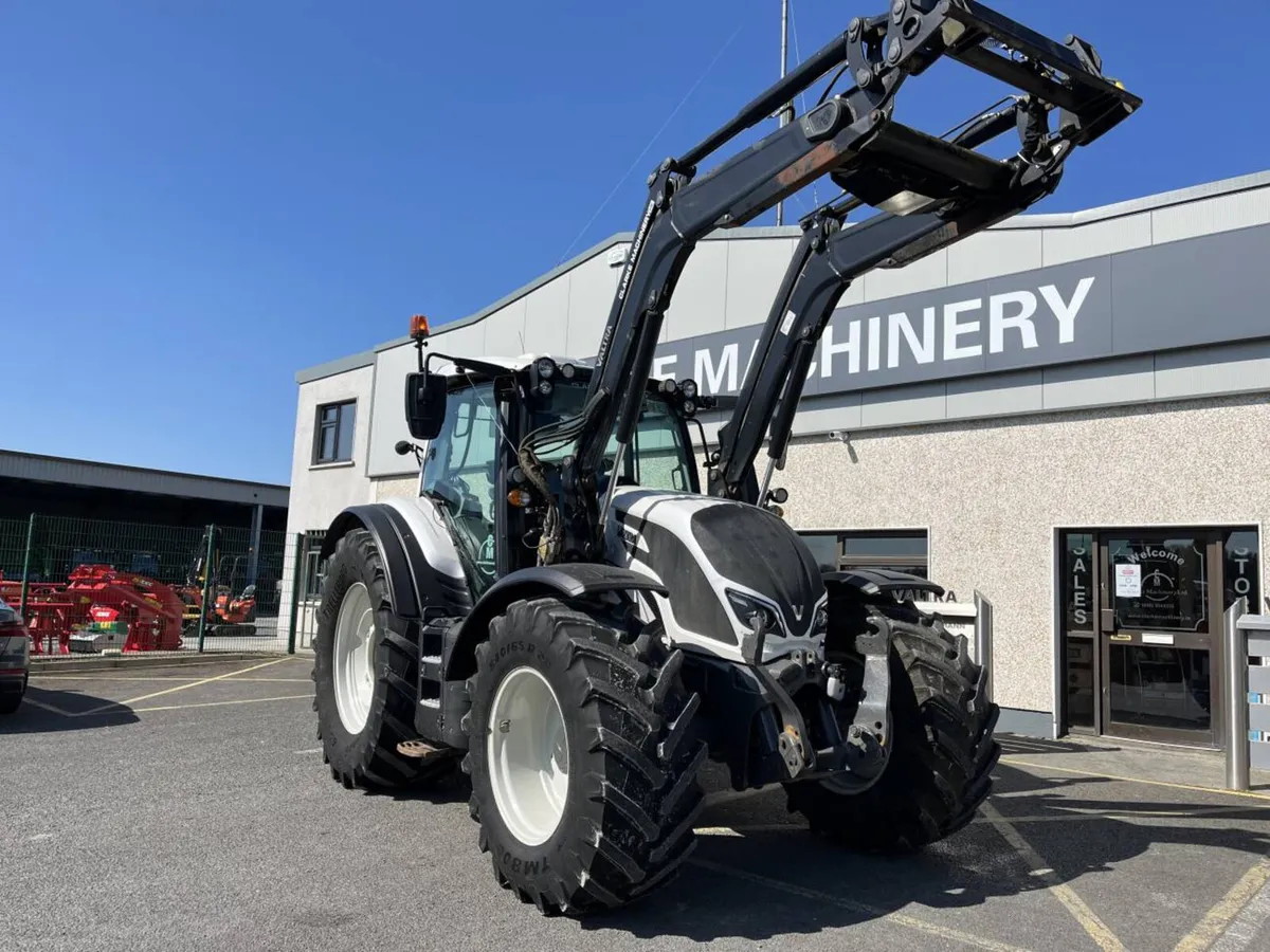 221 Valtra N174 Versu Tractor with Guidance ! - Image 3
