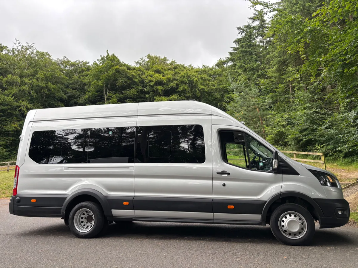 2022 Ford Transit 17 Seat (LIKE NEW) only 34,000km - Image 4