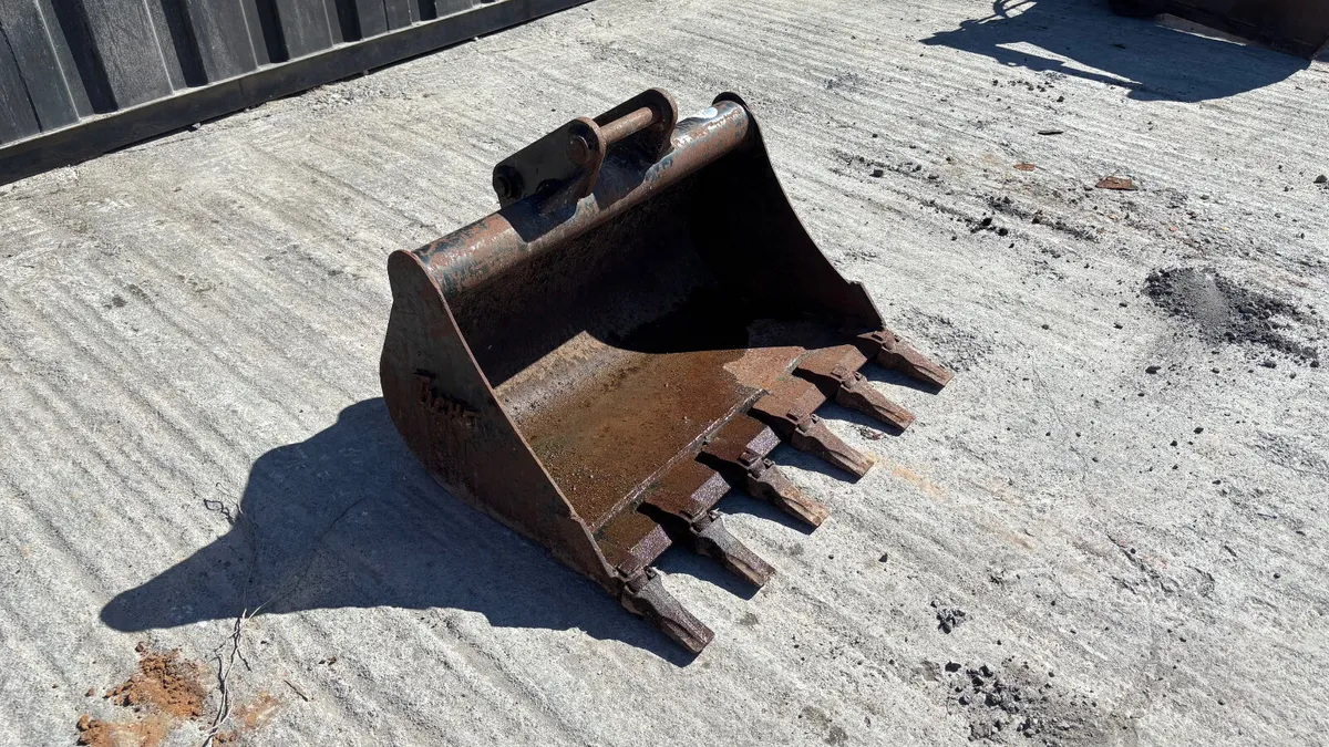 Tiche 30mm Pin Excavator Bucket - Image 1