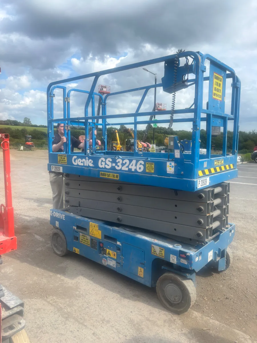 Genie scissors lift 3246 - Image 2