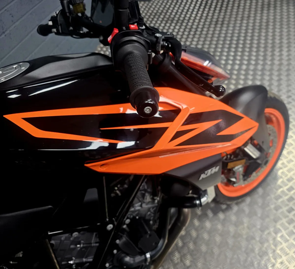 2020 KTM 1290 SUPERDUKE R - Image 2