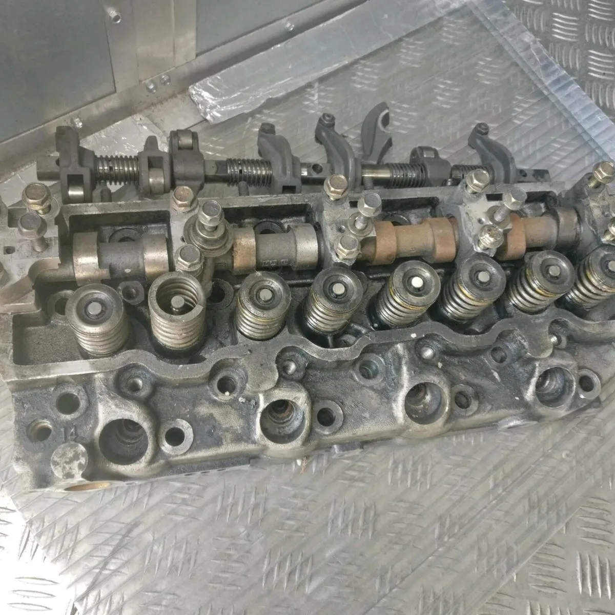 Engine head - Image 1