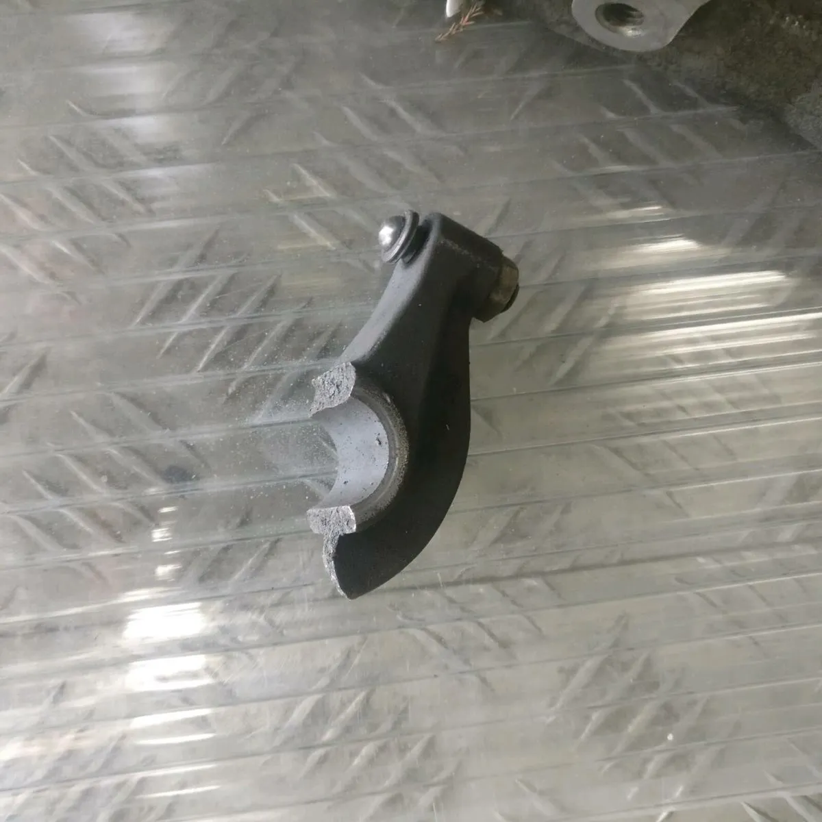 Engine head - Image 2