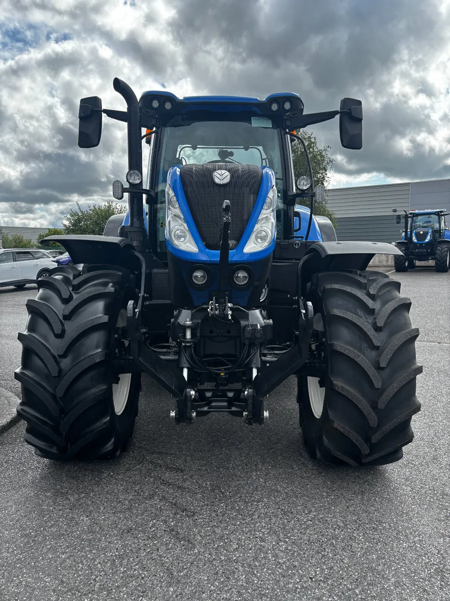 New Holland T7.225 Auto Command-1048hrs - Image 3