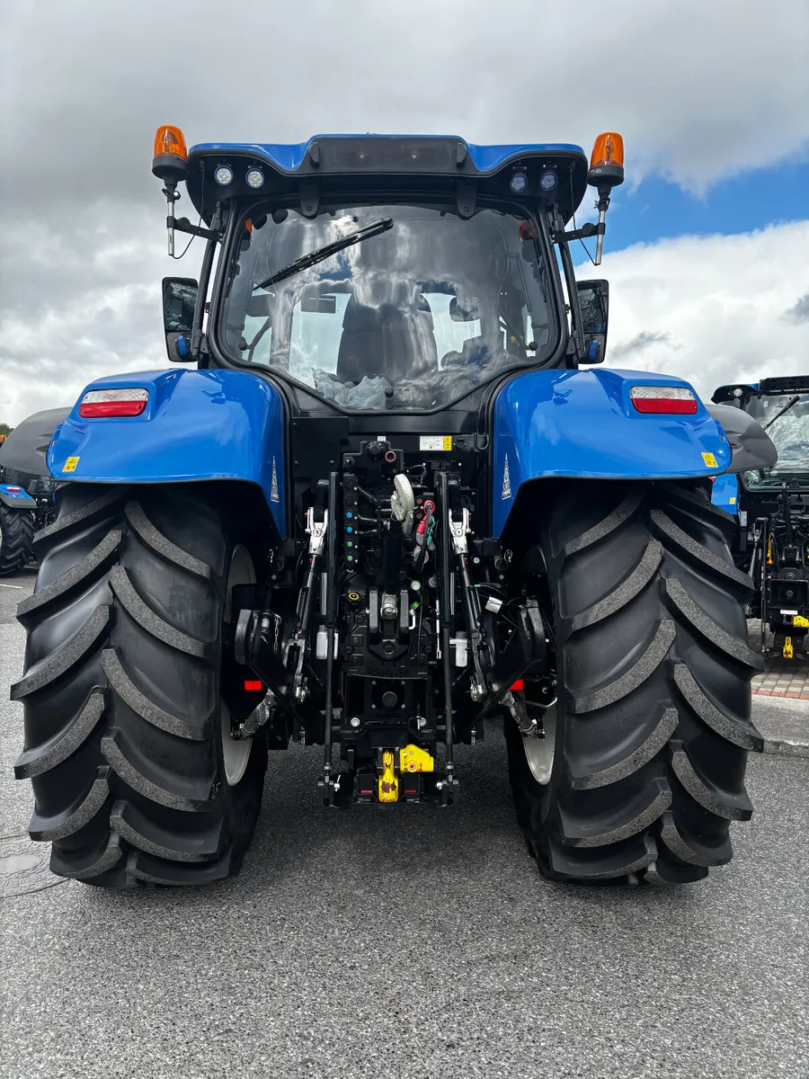 New Holland T7.225 Auto Command-1048hrs - Image 4