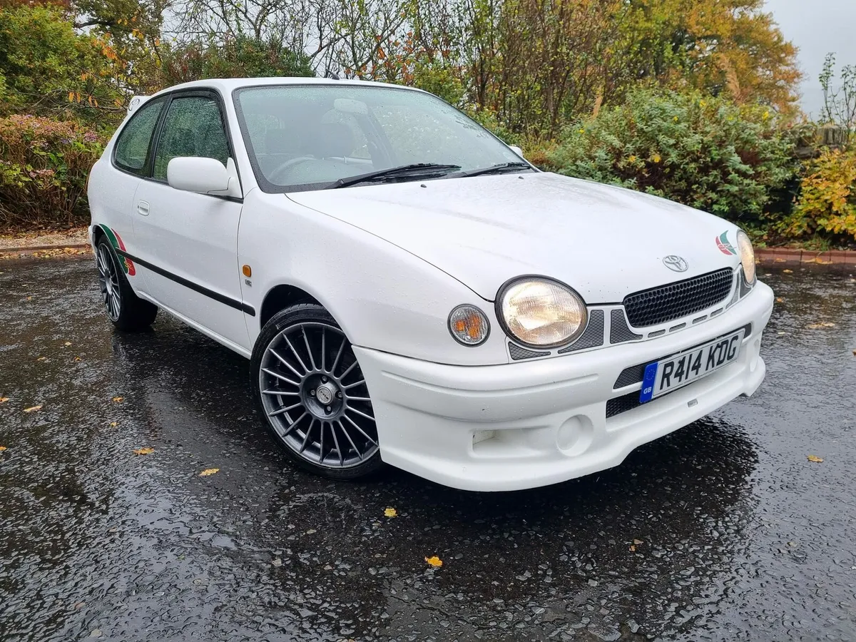 Toyota Corolla Sr 1.6 - Image 1