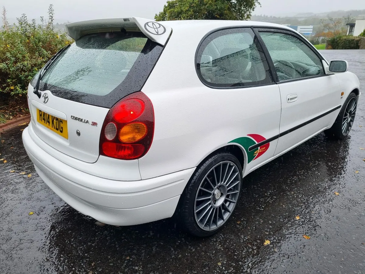 Toyota Corolla Sr 1.6 - Image 2