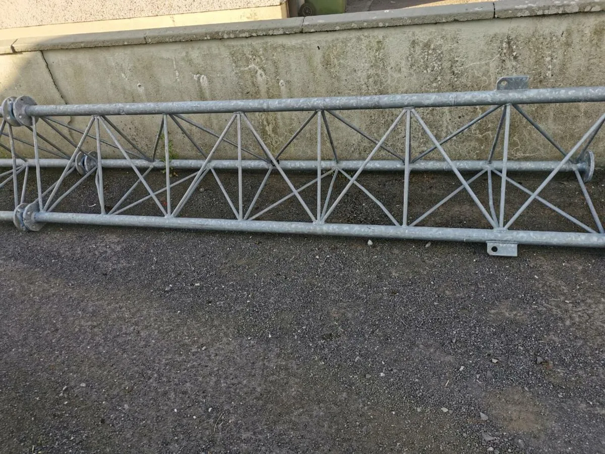 Tower/mast/truss - Image 1