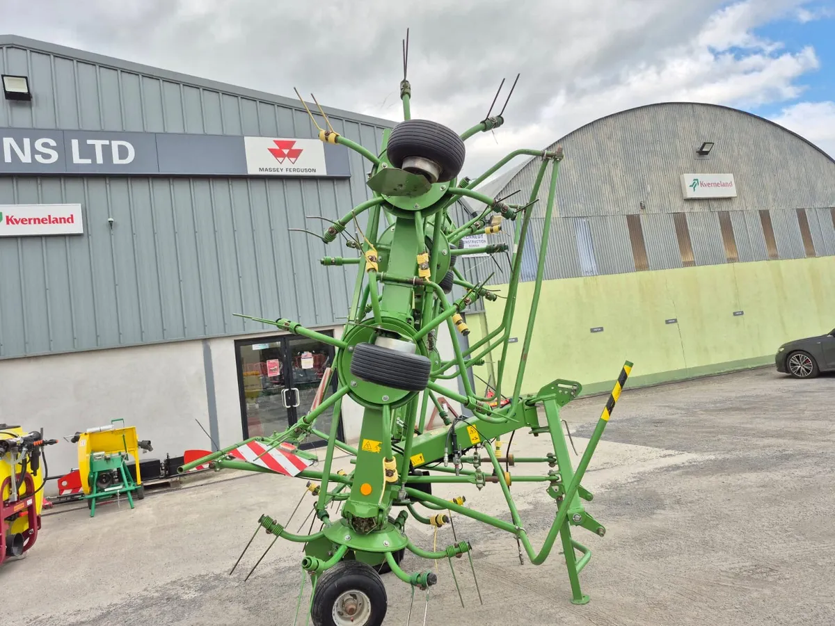 Krone KW8.82 8 Rotor Tedder - Image 2