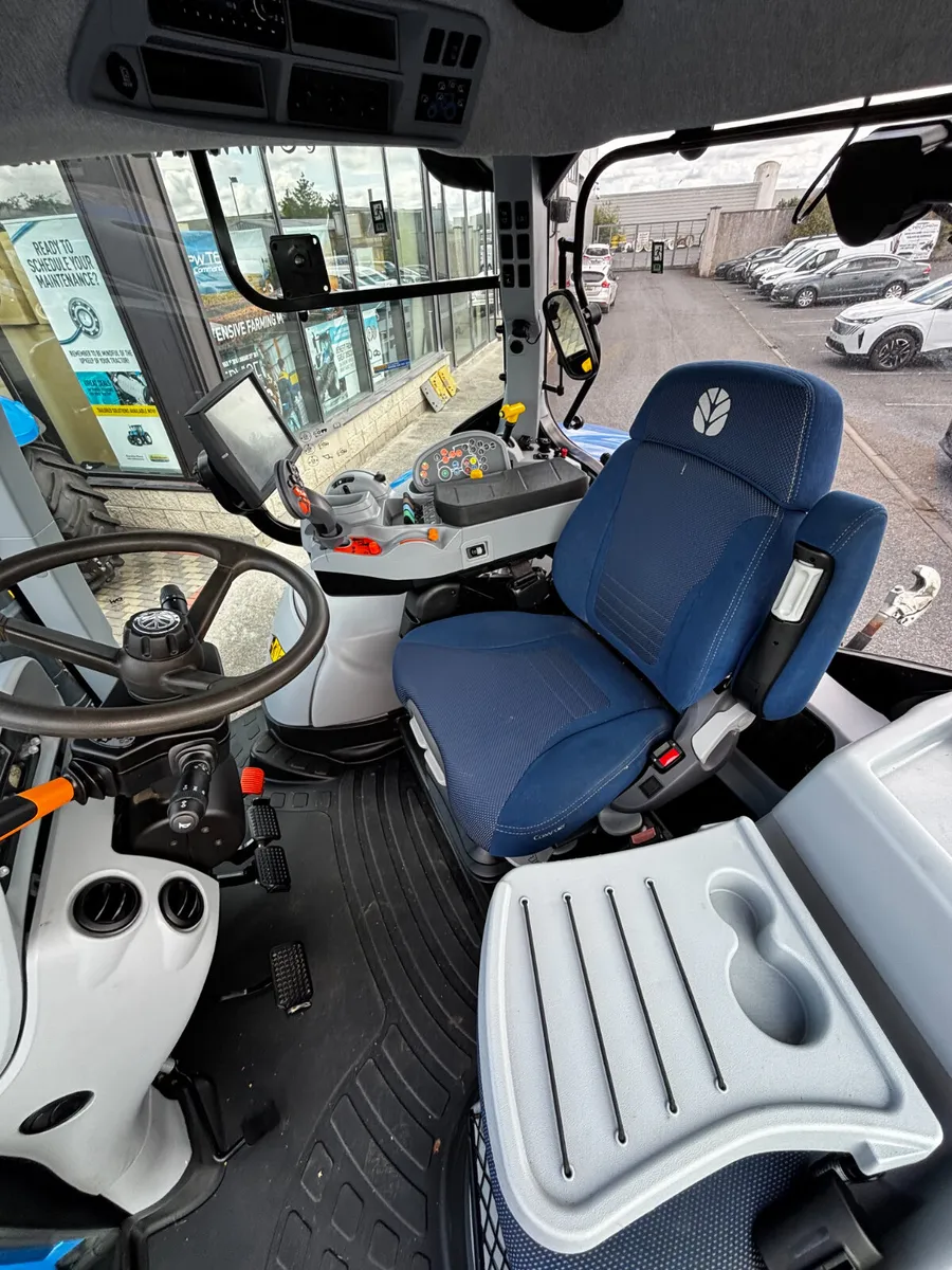 New Holland T7.225 Auto Command-401hrs - Image 4
