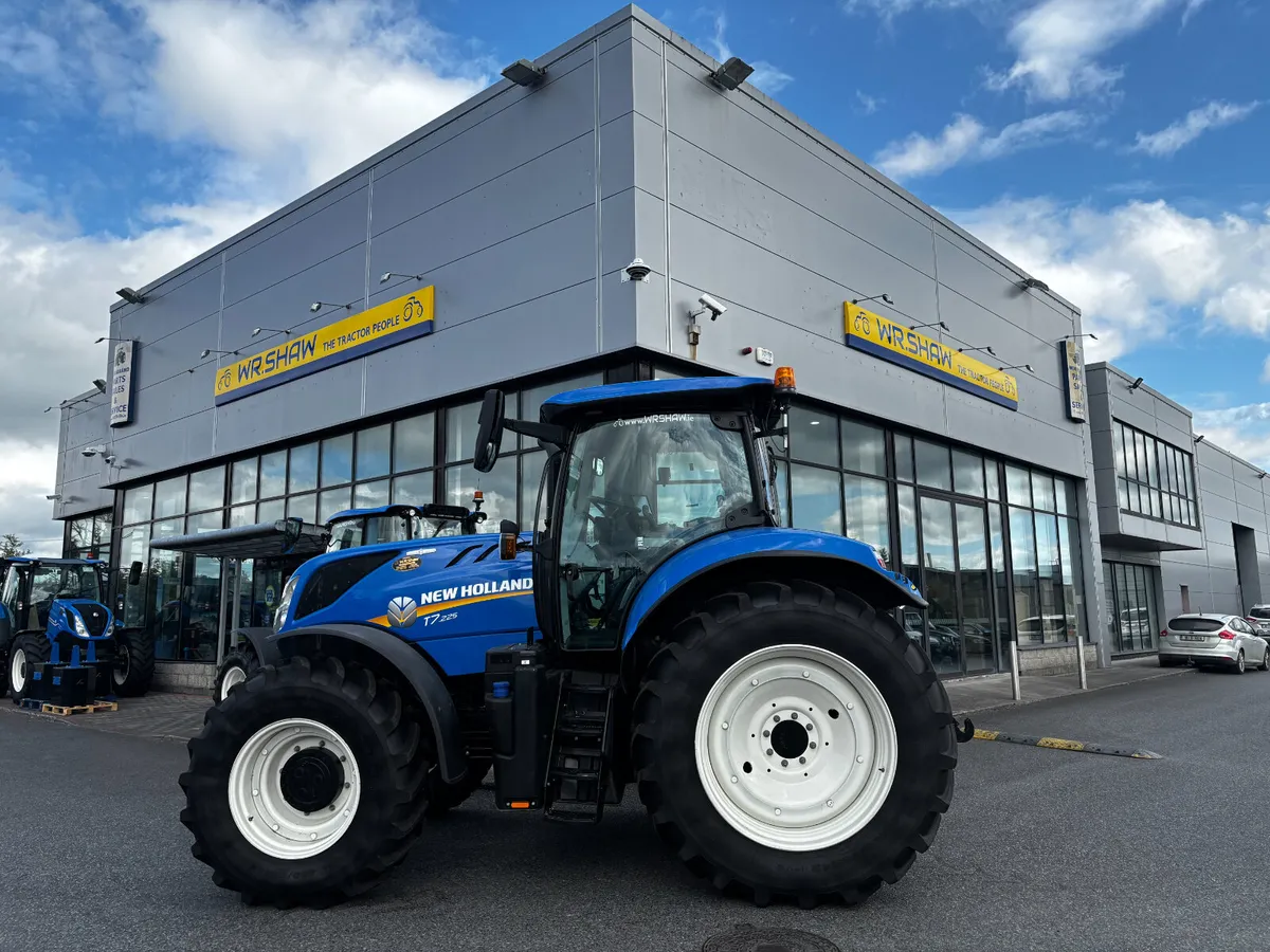 New Holland T7.225 Auto Command-401hrs - Image 1